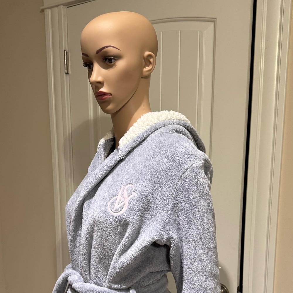 Victoria’s Secret Velour Robe - Picture 4 of 5